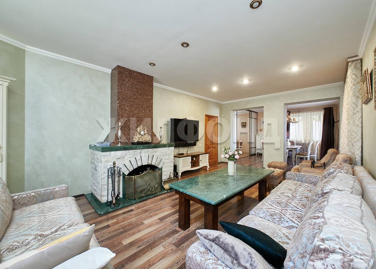  дом, 240.1 м², 9 соток