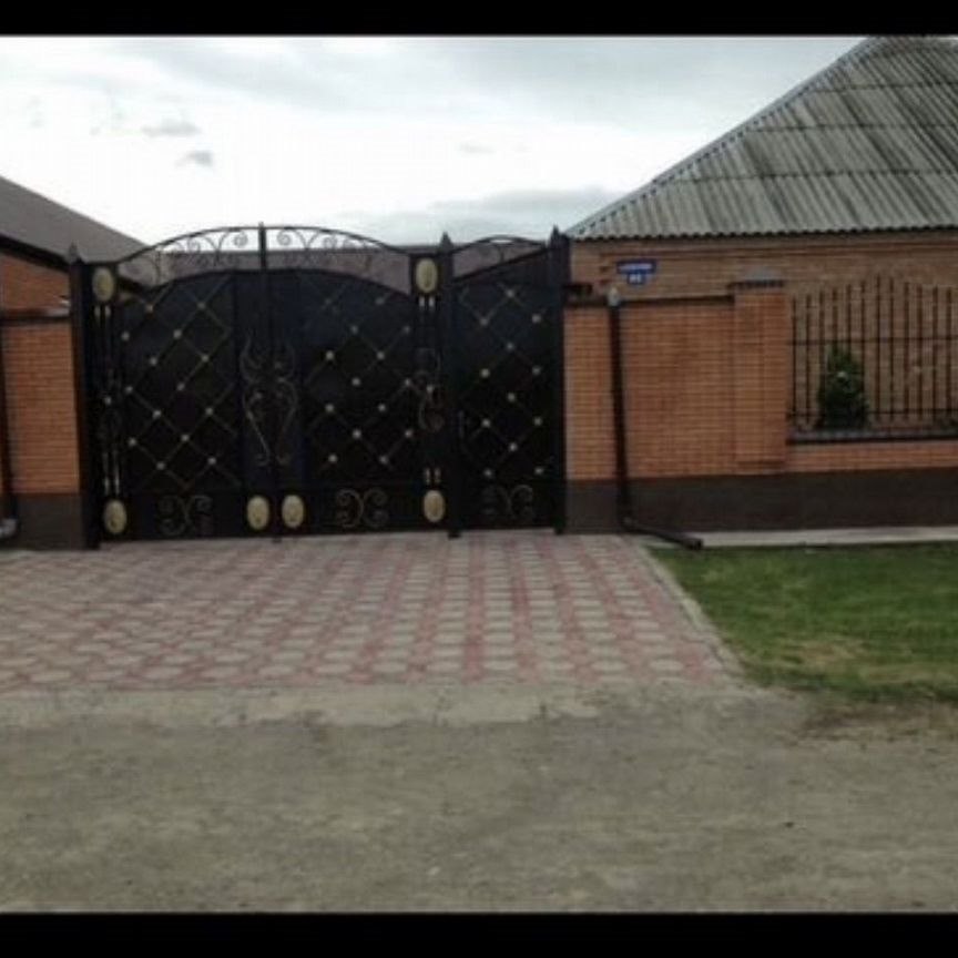  дом, 300 м², 10 соток