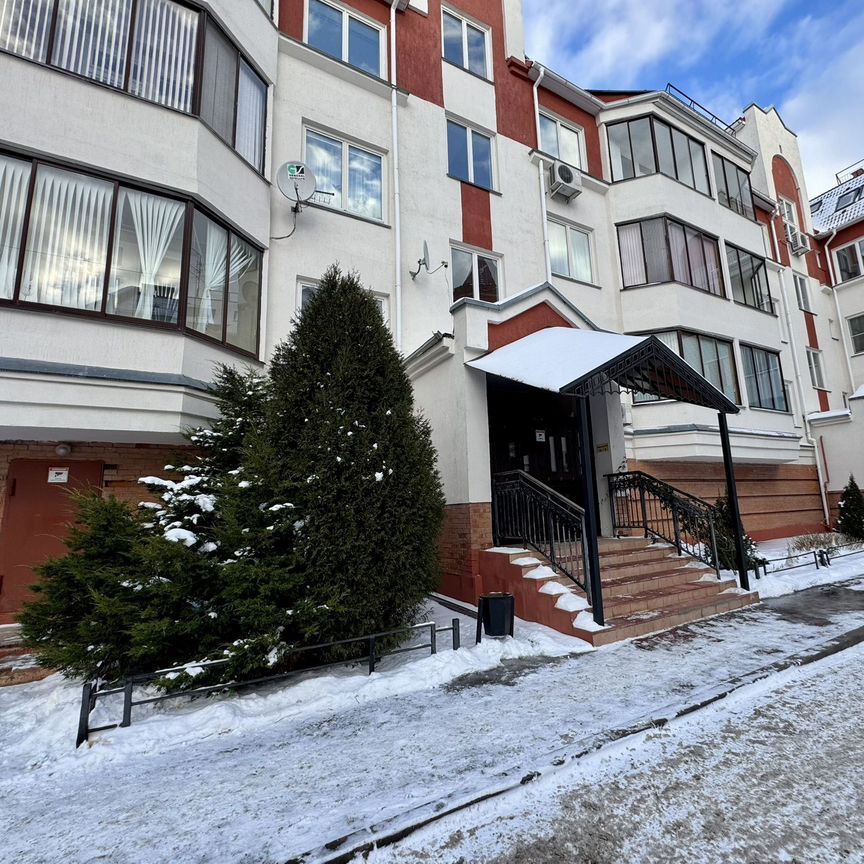 7-комн. квартира, 360 м2, 3/5 этаж