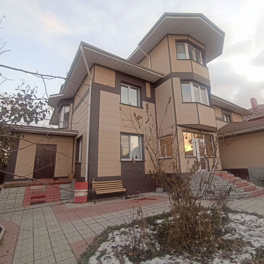 Коттедж, 410 м², 10 соток