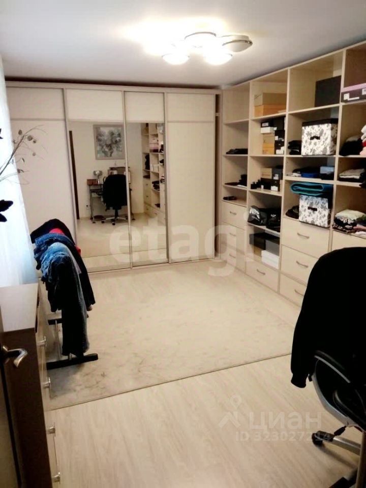 3 этажный, Таунхаус, 242.4 м², 8 соток, 3 этажа