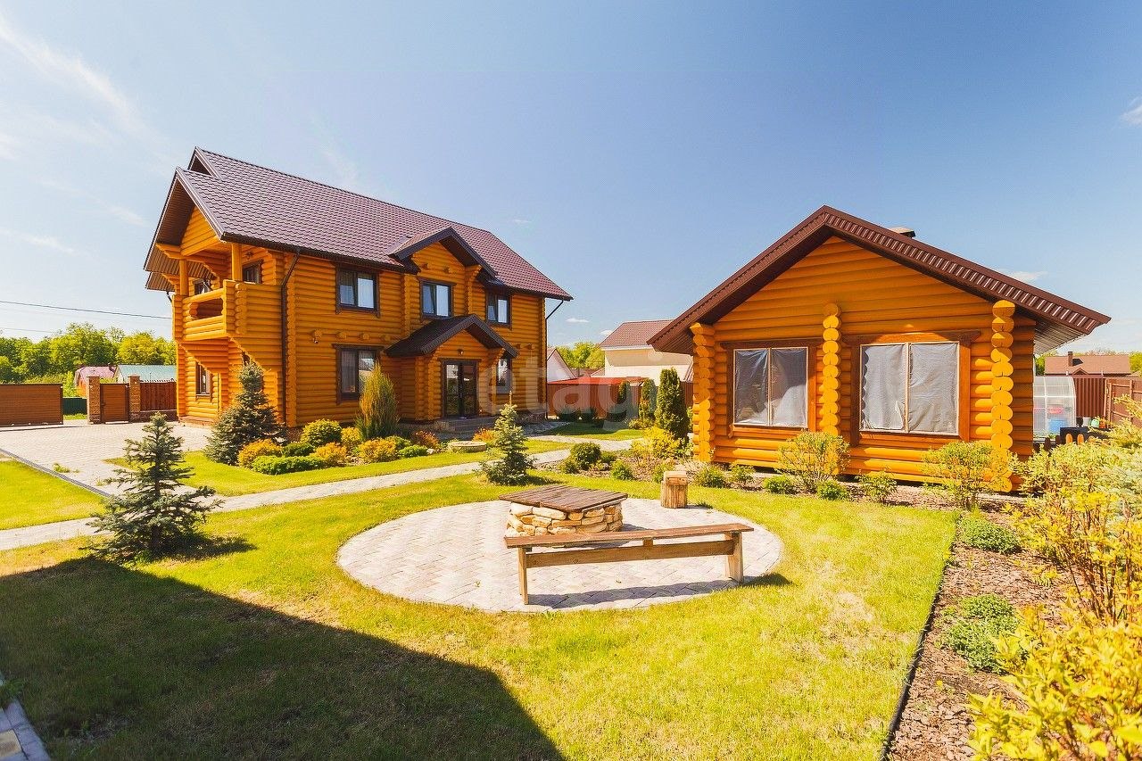 Дом, 221.7 м², 15 соток