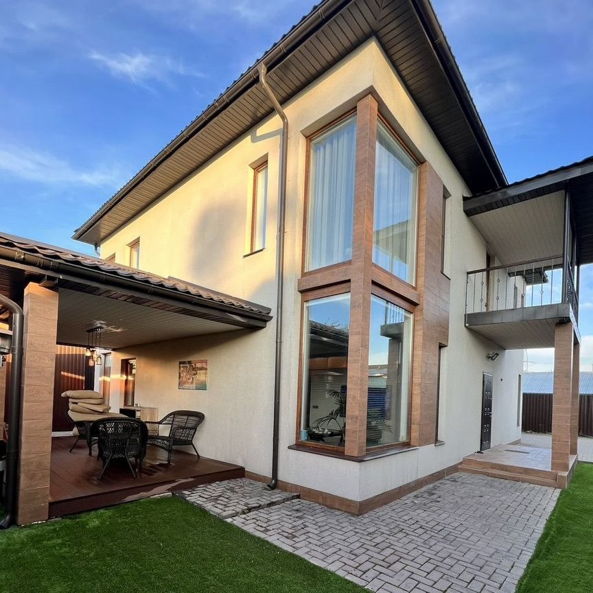 Дом, 219 м², 5.5 соток