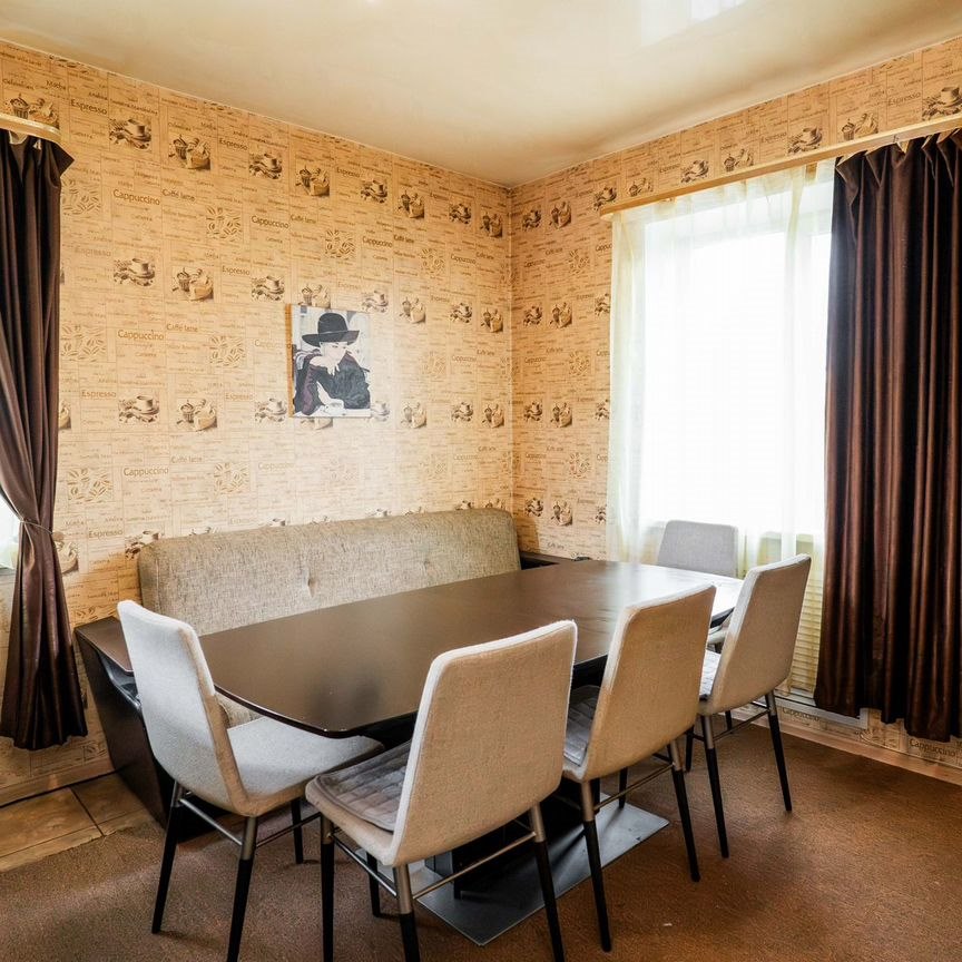 Коттедж, 360 м², 8 соток