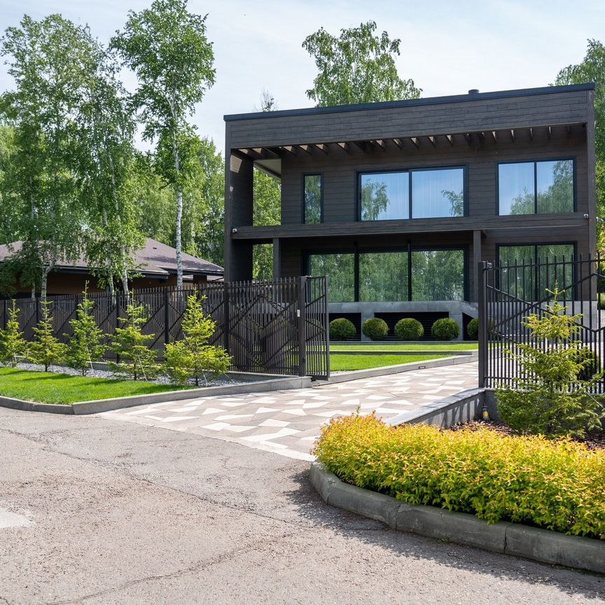 Коттедж, 308 м², 15 соток