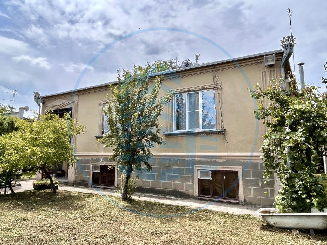 Дом, 213.5 м², 10.6 соток