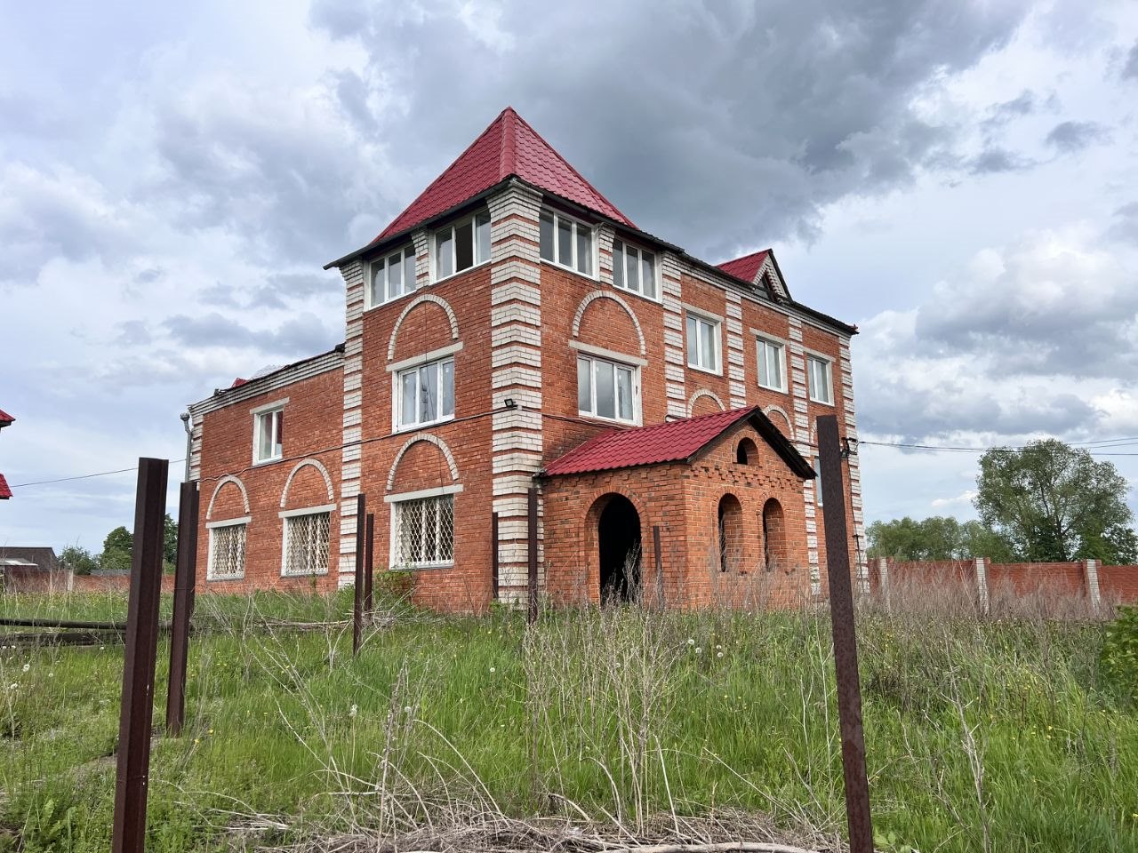 3-этажный коттедж, 360 м², 30 соток