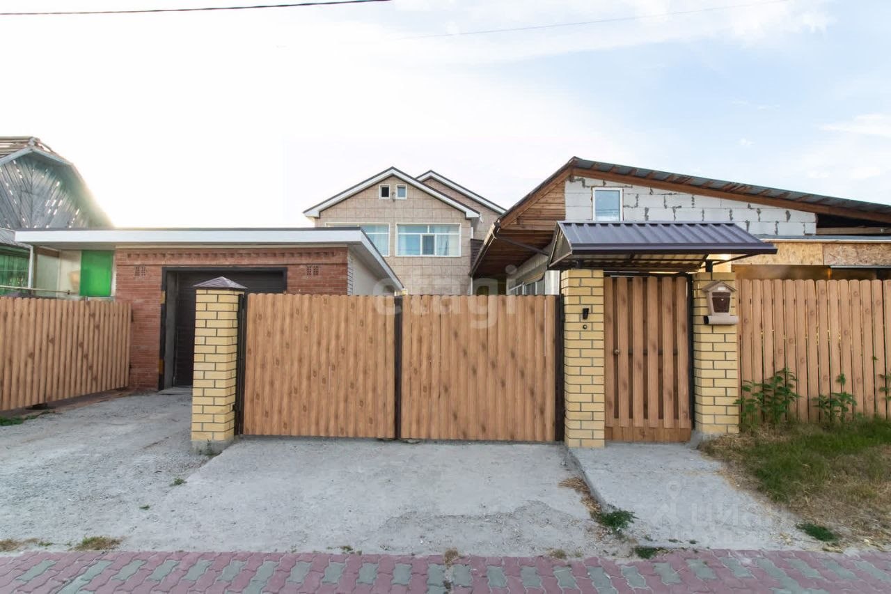 3-этажный дом, 352.9 м², 14.1 соток