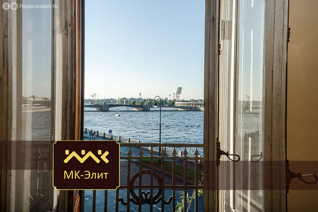 Дом, 464.9 м², 1 сотка