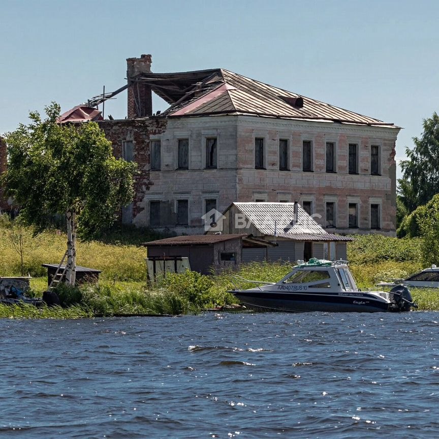 Дом, 692.4 м², 100 соток