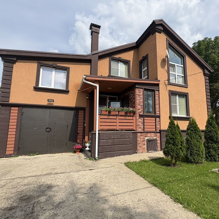 Дом, 201.6 м2, 9 соток