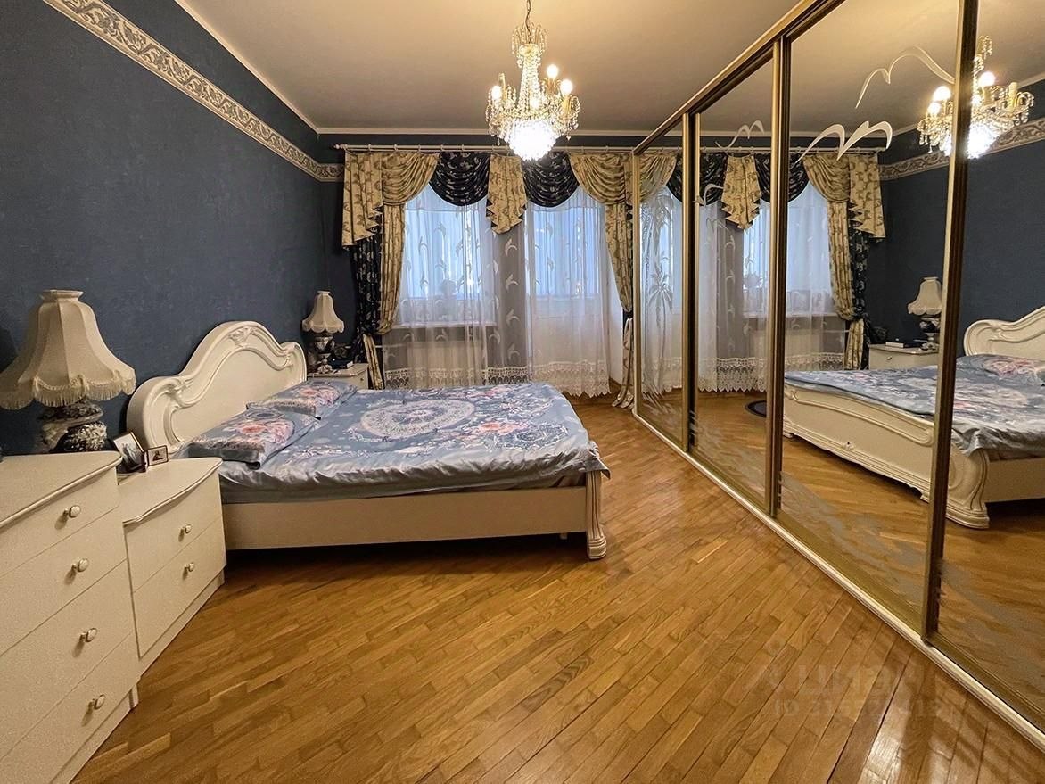 3-комн., 140 м², 1/6 этаж