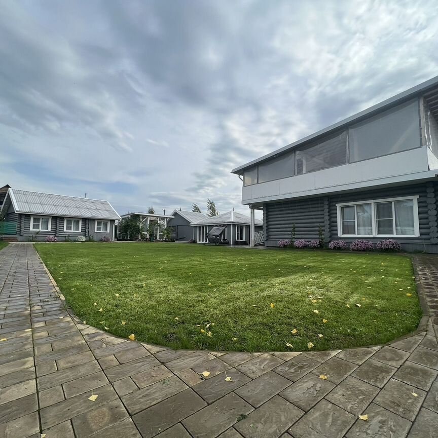 Коттедж, 250 м², 14 соток