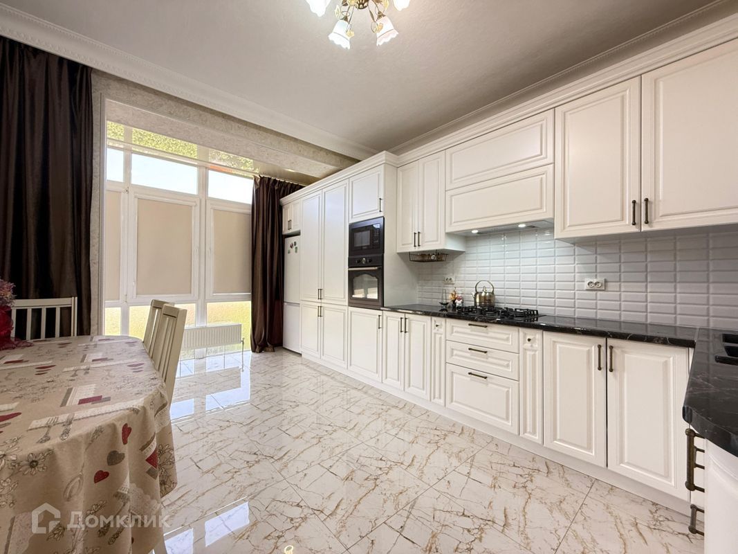 2-комн., 75 м², 2/4 этаж