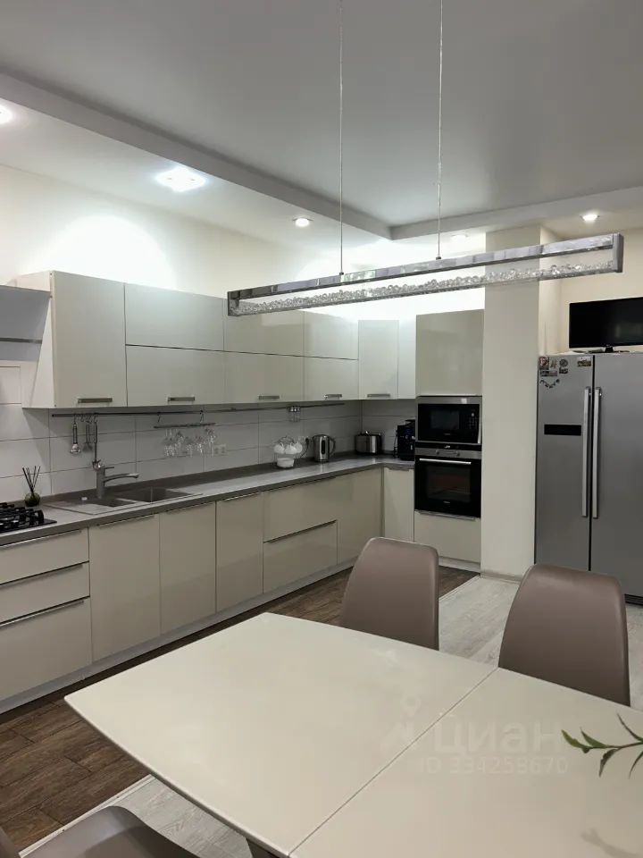 Коттедж, 180 м², 3.3 сотки