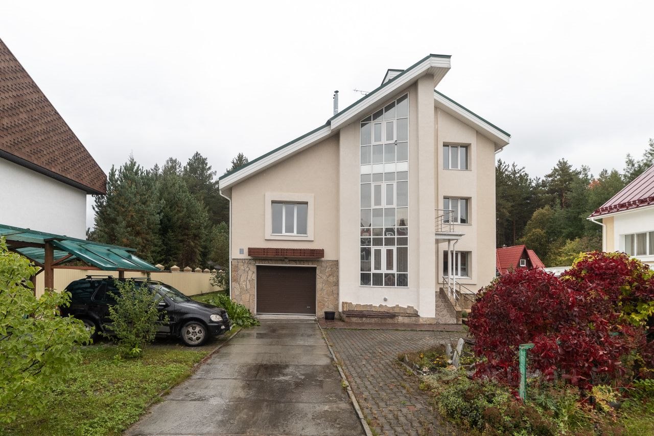 Коттедж, 360 м², 14 соток