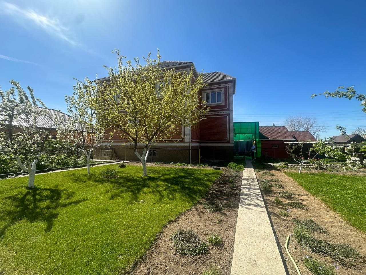 Коттедж, 290 м², 10 соток