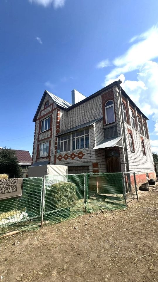 Дом, 240 м², 15 соток