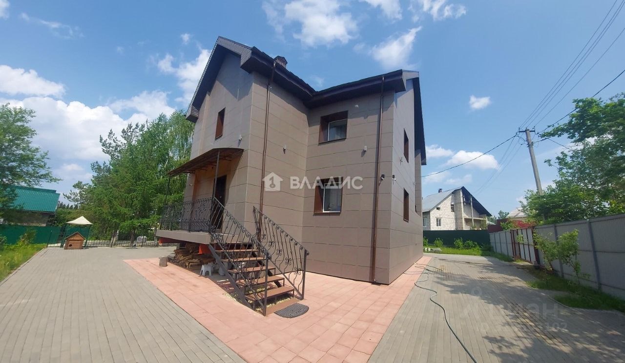 3-этажный дом, 277.6 м², 20 соток