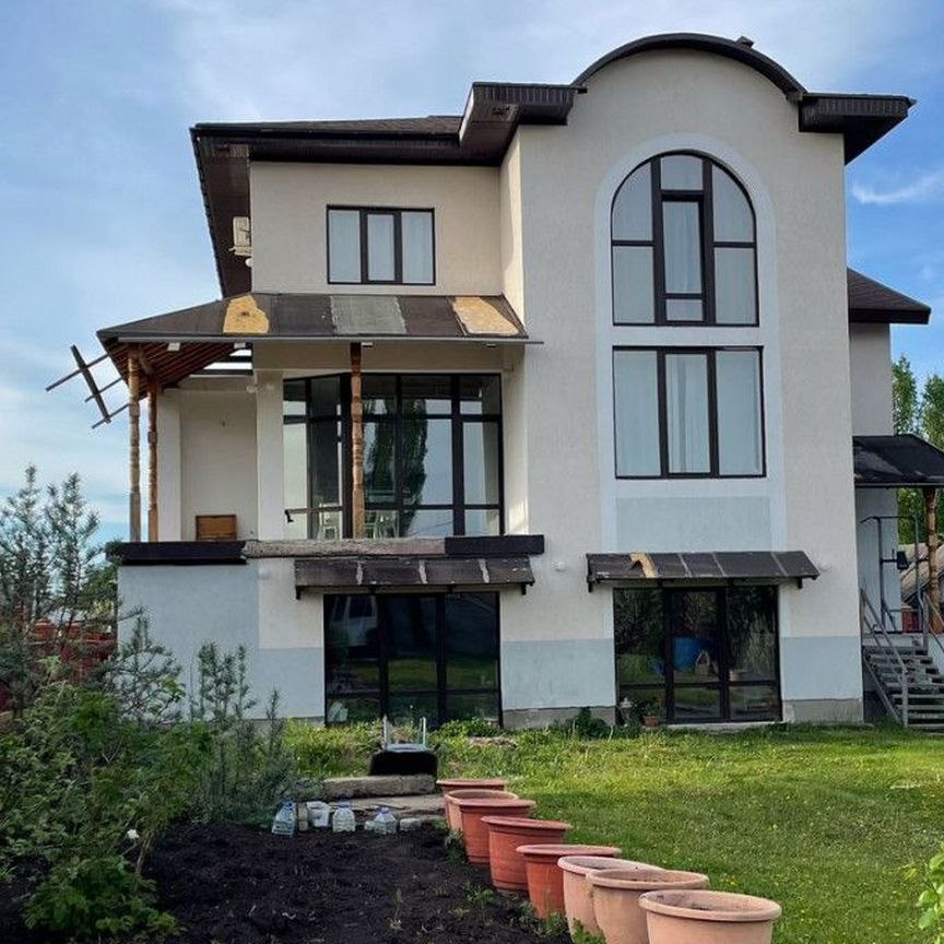 Коттедж, 328.7 м², 15 соток