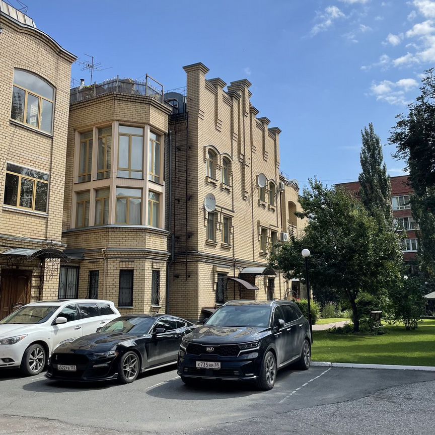 5-комн., 180 м², 2/4 этаж