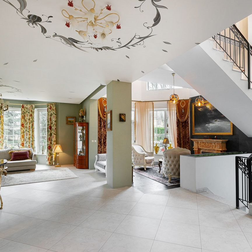 Дом, 350 м², 11 соток