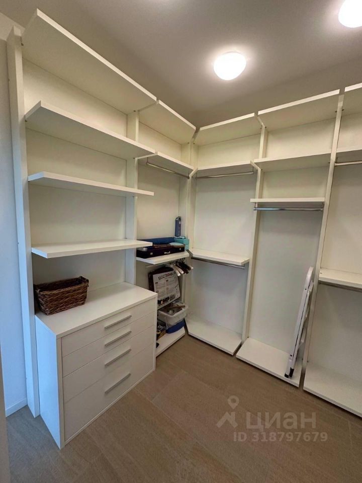 4-комн. квартира, 140 м2, 1/4 этаж