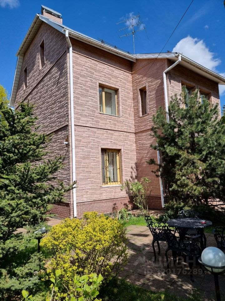 Коттедж, 250 м², 10 соток