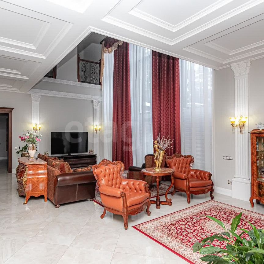 Дом, 785.8 м², 14 соток