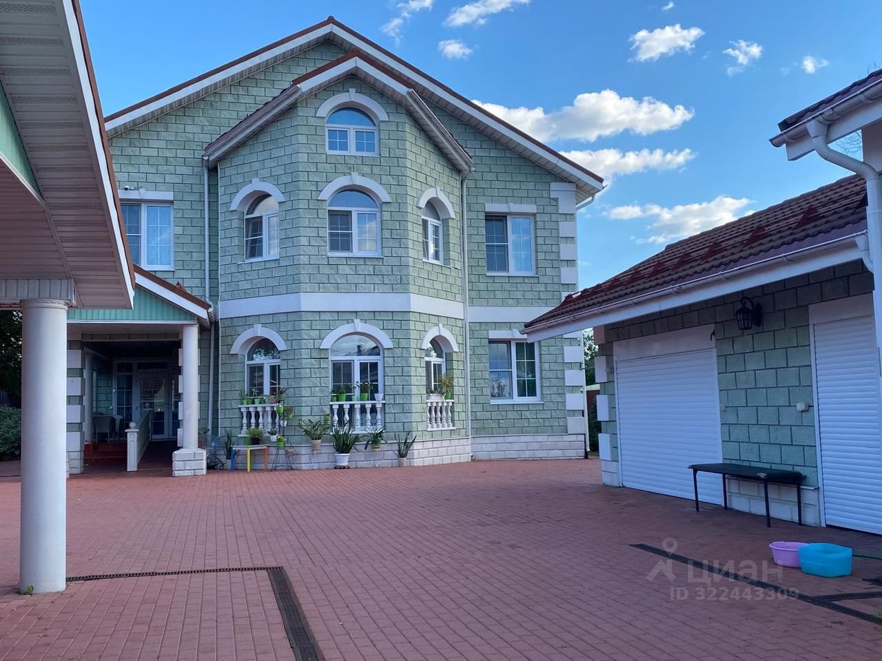 Дом, 382.7 м², 18.8 соток