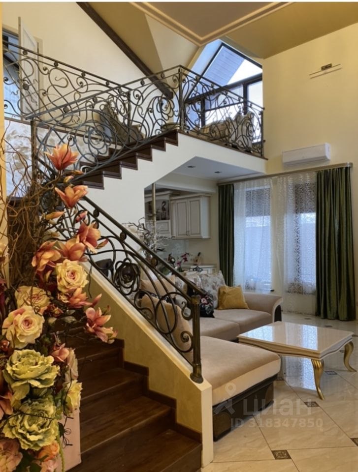 Коттедж, 309 м², 12 соток