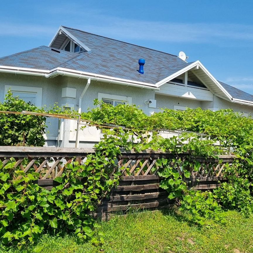 Дом, 141.6 м², 9 соток