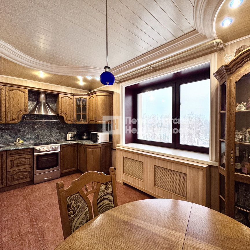 3-комн., 140.7 м², 5/5 этаж