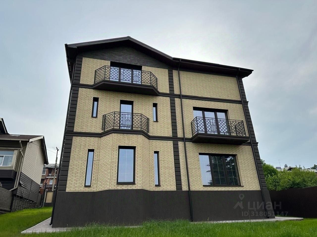 Коттедж, 340 м², 11 соток