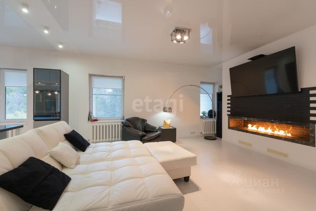 Дом, 704.4 м², 15.2 соток