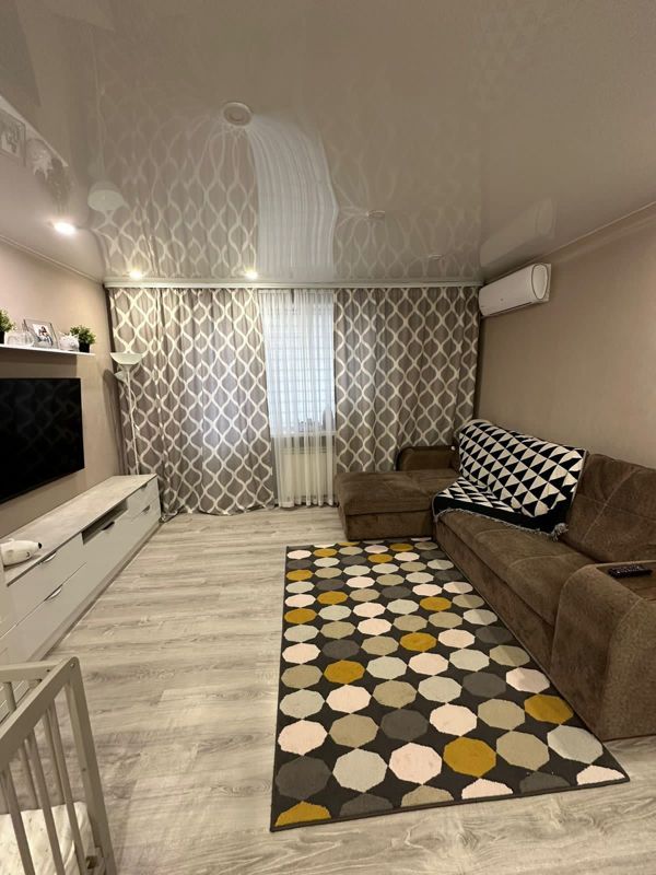 2-комн., 43 м², 1/9 этаж