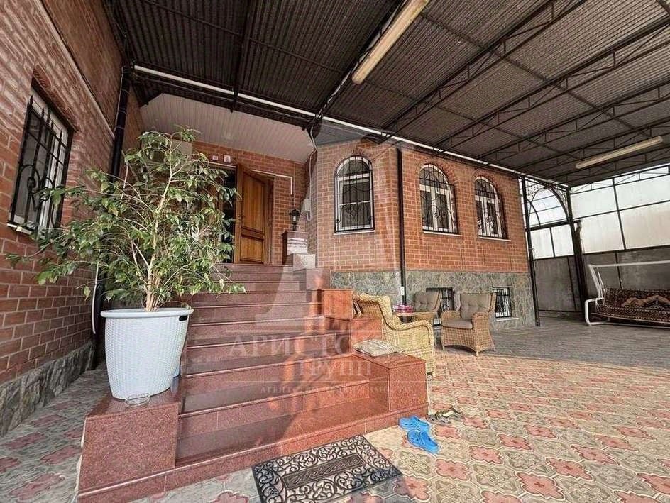 3-этажный дом, 342.7 м², 6.5 соток