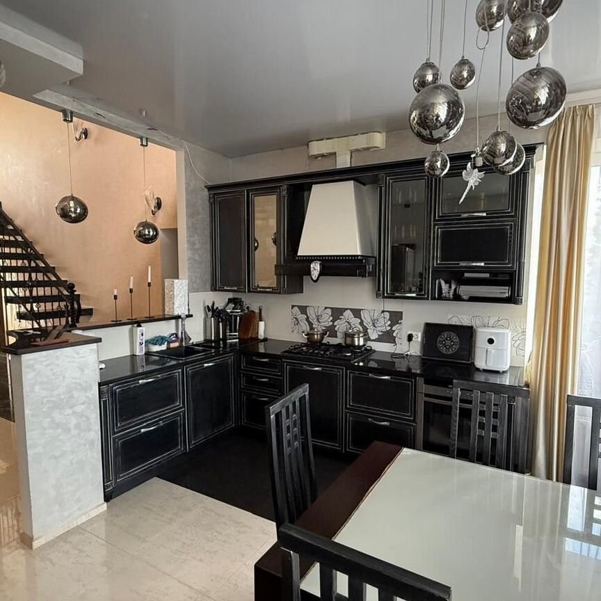 Коттедж, 323.6 м², 12 соток