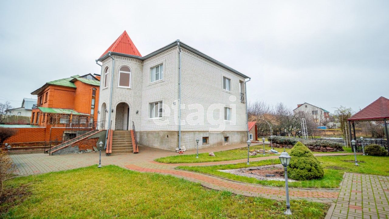 Дом, 303.7 м², 15 соток