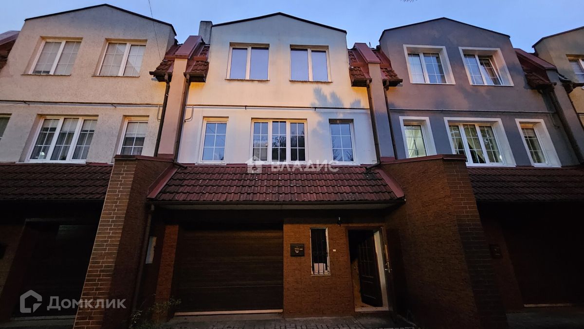 5-комн. квартира, 188 м2, 1/3 этаж