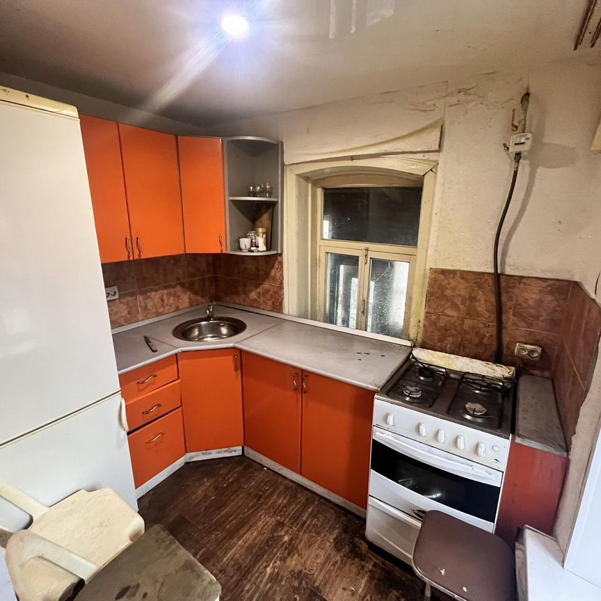 4-комн. квартира, 85 м2, 1/1 этаж