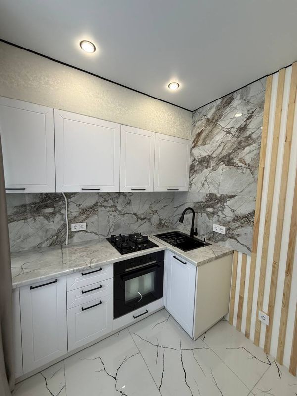 2-комн., 42 м², 1/5 этаж