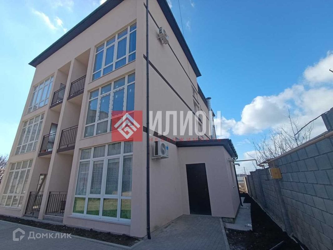 Студия, 42 м², 1/3 этаж