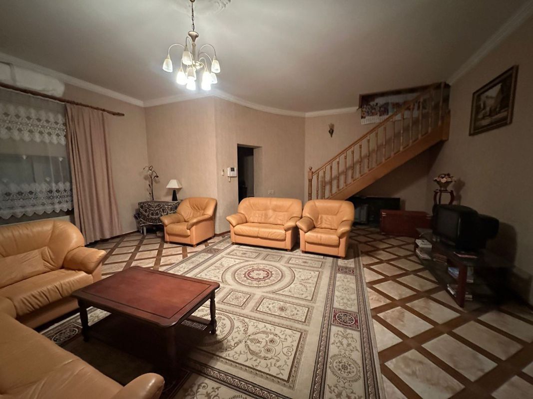 4-комн., 168 м², 1/2 этаж