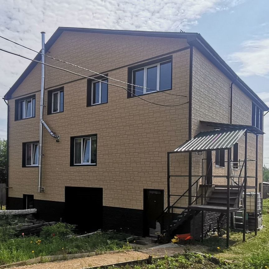  таунхаус, 203 м², 5.5 соток