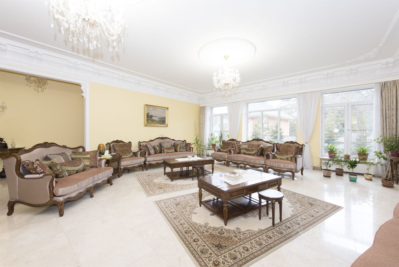 Дом, 1000 м², 45 соток