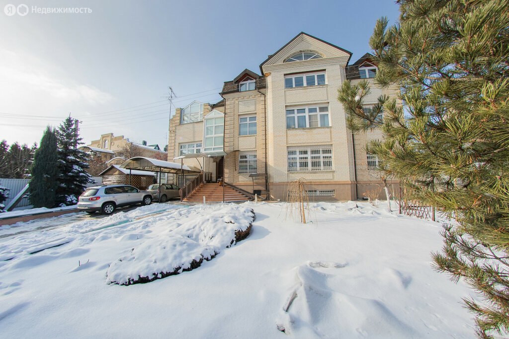 Дом, 1600 м², 15 соток