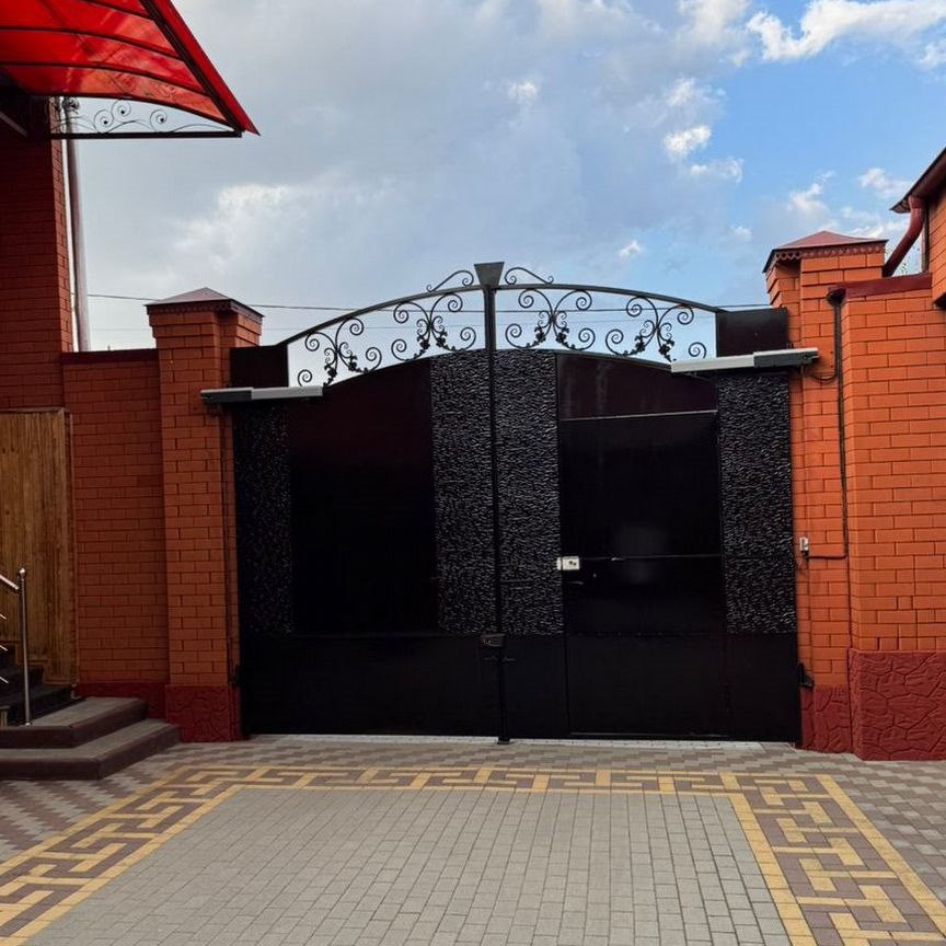 Дом, 280 м², 8 соток