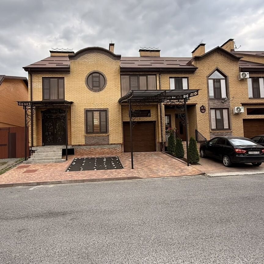 Коттедж, 280 м², 2.5 сотки