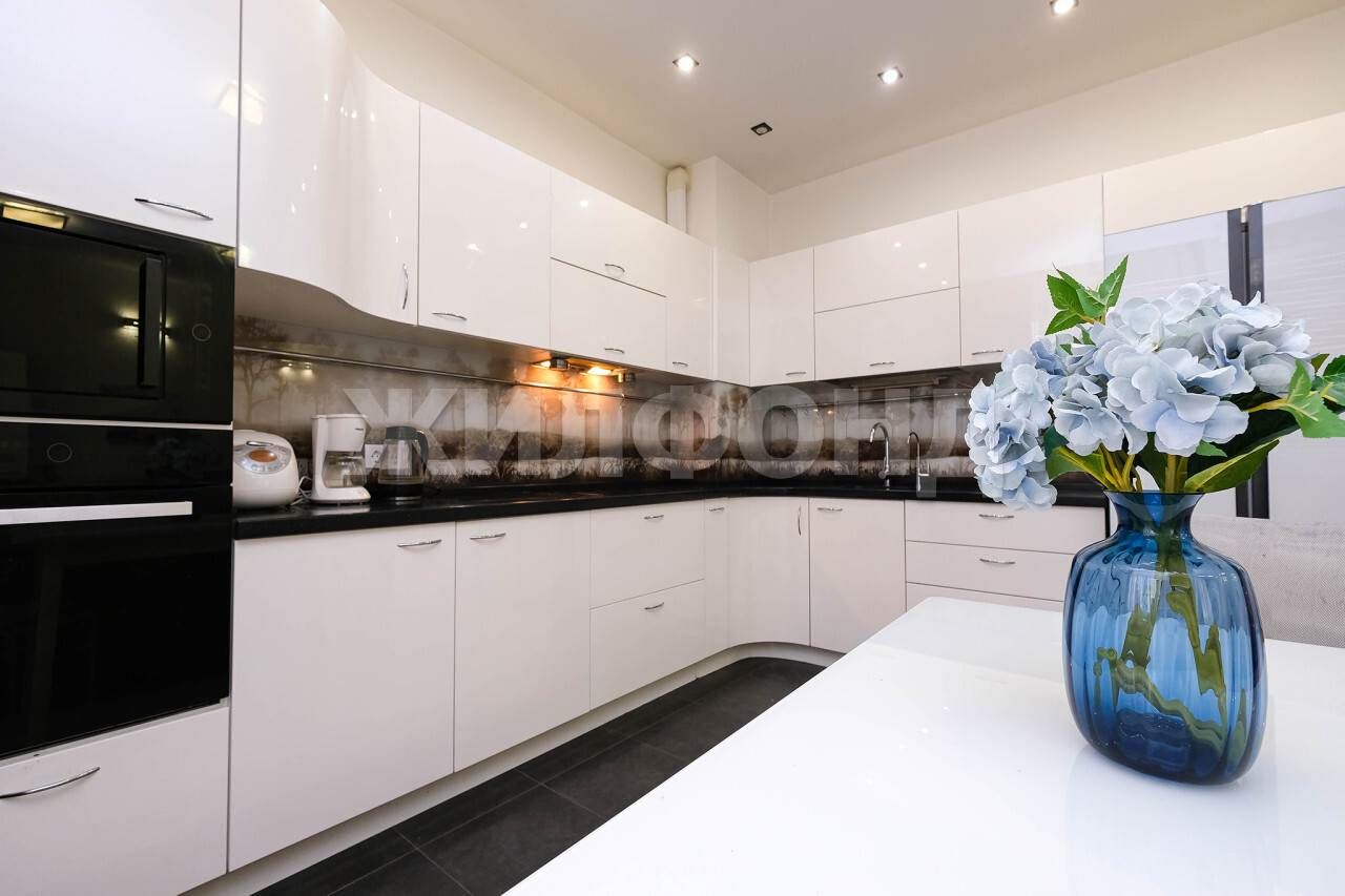 2-комн., 65.1 м², 12/19 этаж